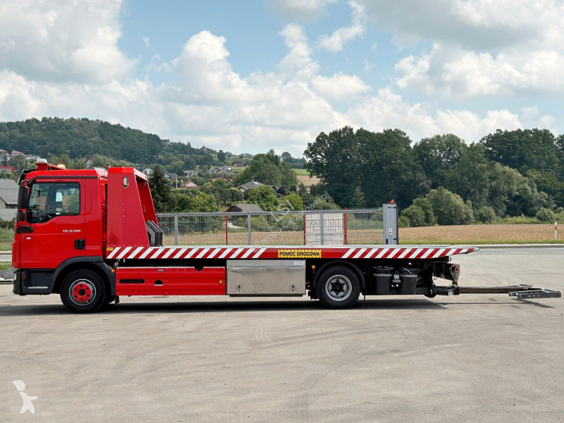 شاحنة MAN 12.220 * ABSCHLEPPWAGEN 5,95 m* TOP