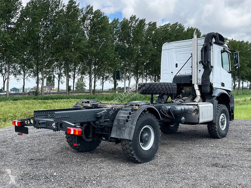 شاحنة Mercedes 2033-A Chassis Cabin (2 units)