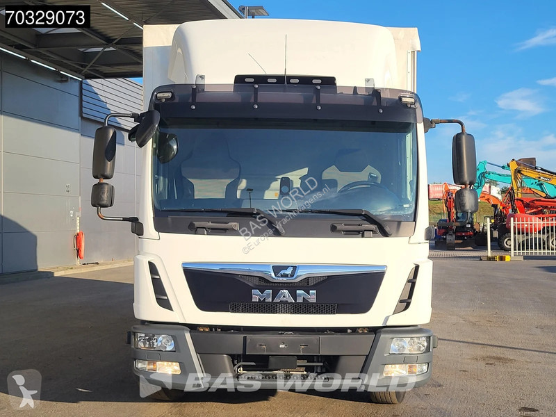 شاحنة MAN 12.220 4X2 12tons curtainsides 1000kg...