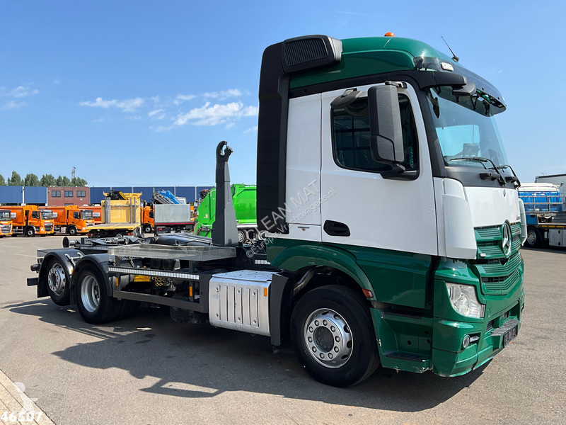 Vrachtwagen Mercedes 2543 20 Ton haakarmsysteem