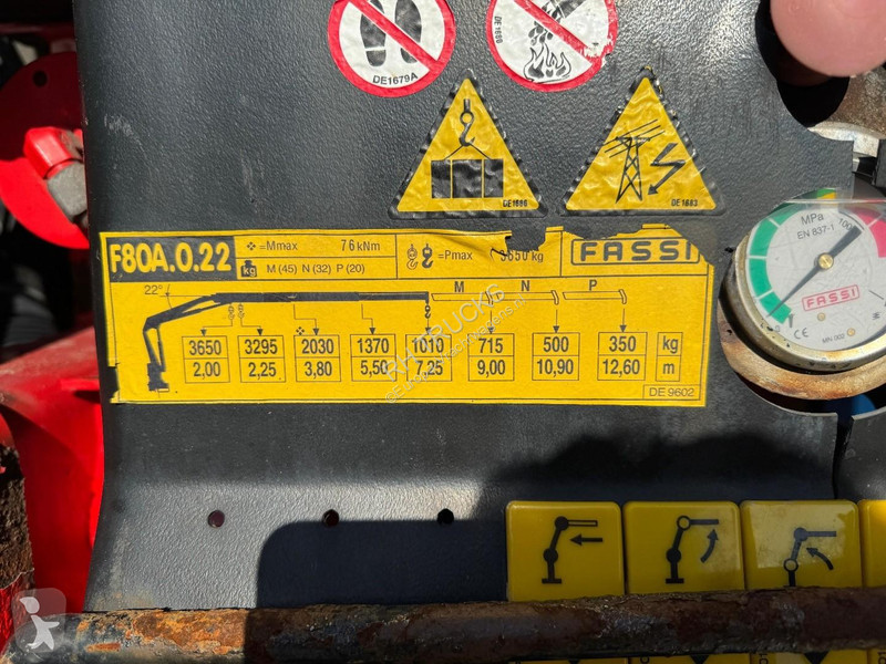 شاحنة Volvo 330 6X2 EURO 5  KIPPER + FASSI...