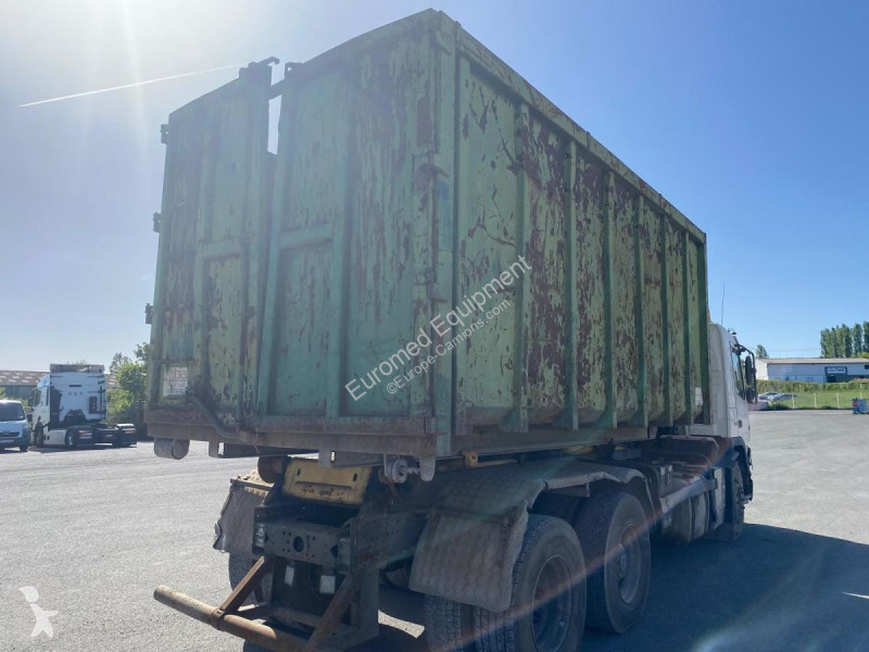 شاحنة Volvo 330