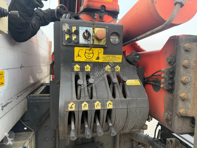شاحنة Mercedes 1833 met Palfinger PK12000...