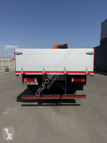 شاحنة Iveco Con pluma
