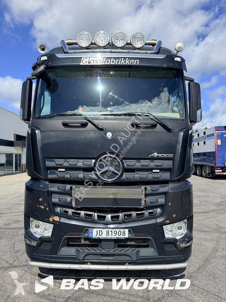 Camião Mercedes arocs 3751