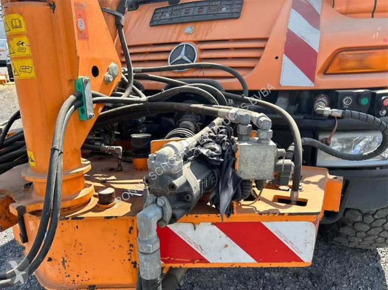 Vehículo de limpieza viaria Unimog U 300 4x4 U...