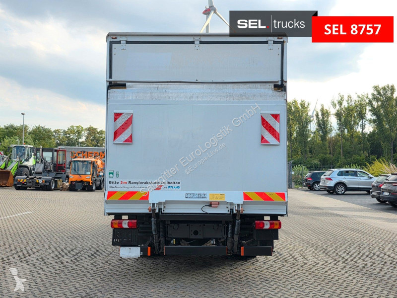 Vrachtwagen Mercedes 818 | 3 Sitzen | Ladebordwand