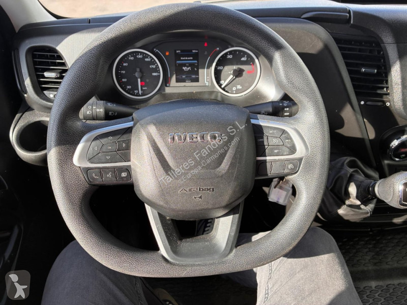 Vrachtwagen Iveco  35C16 3.0 20m3