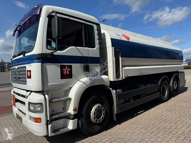 Vrachtwagen MAN 26.313, Fuel, 5 compartments,...
