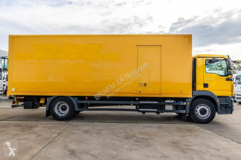 Camión MAN 18.250 BL + DHOLLANDIA 2T.