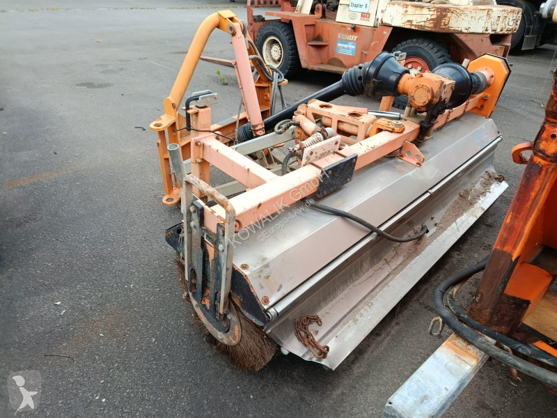 Camión Unimog 4x4 Winterdienst mit Schild,...
