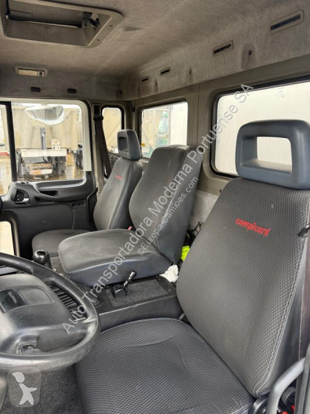 Camión Volvo 220