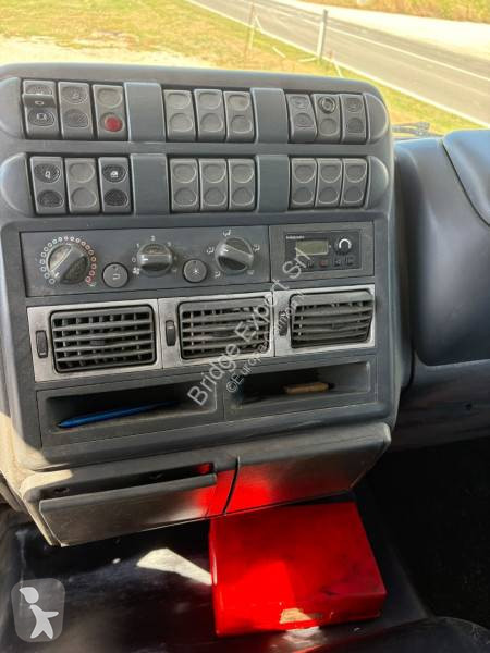 Camión Iveco 180 E 28