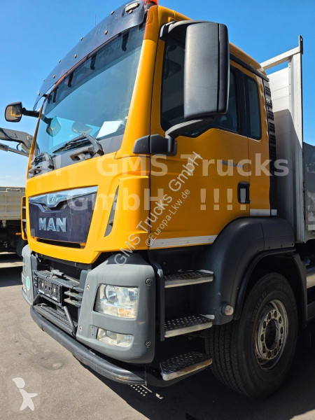 Camión MAN 33.440 / 6X4 / Man+Ret / 19m Kran...