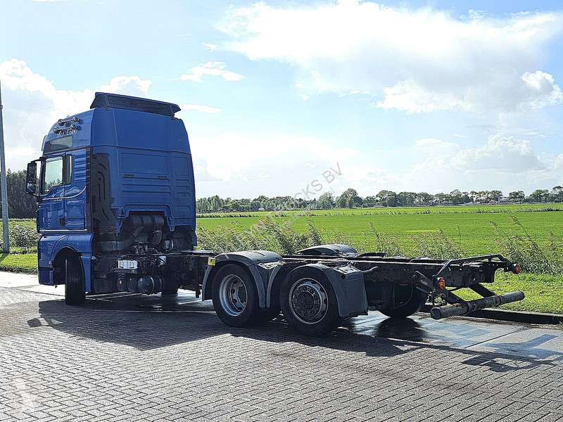 Camión MAN 26.560  6x2-4 Chassis
