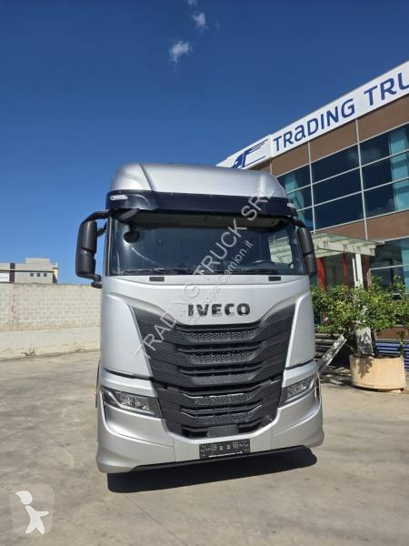 Iveco 480 truck