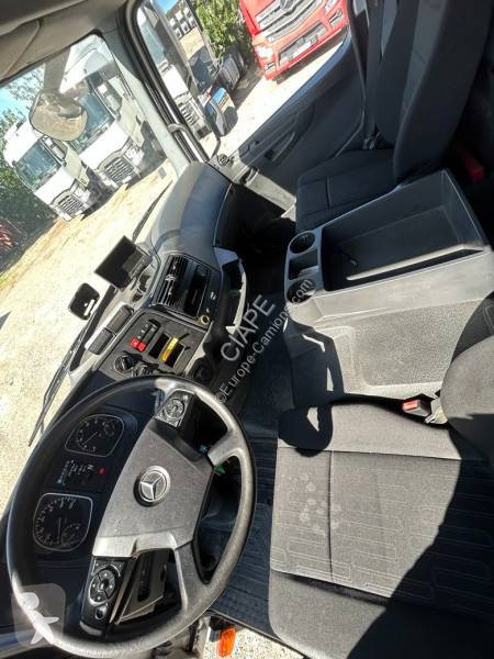 Teherautó Mercedes 1221