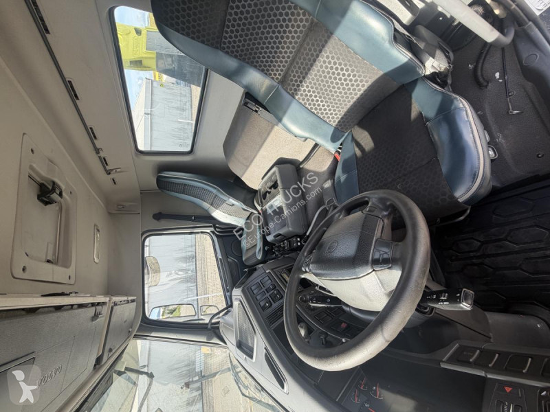 Teherautó Volvo 330