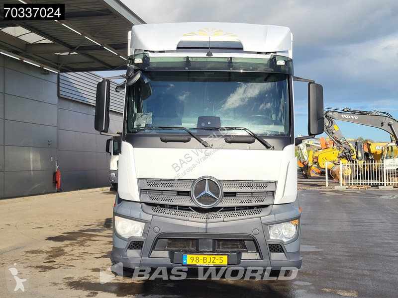 Teherautó Mercedes 2124 4X2 8,65m Box 2t...