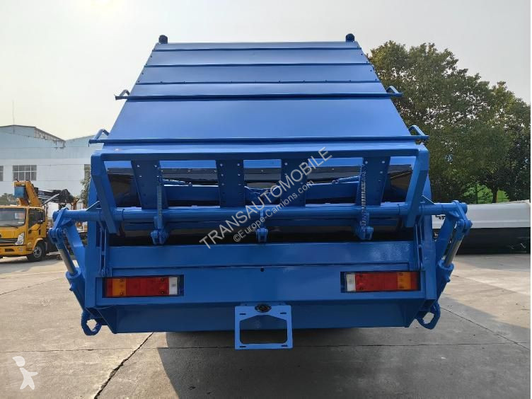 Utilaje pentru drumuri Dong Feng 18m3 6x4...