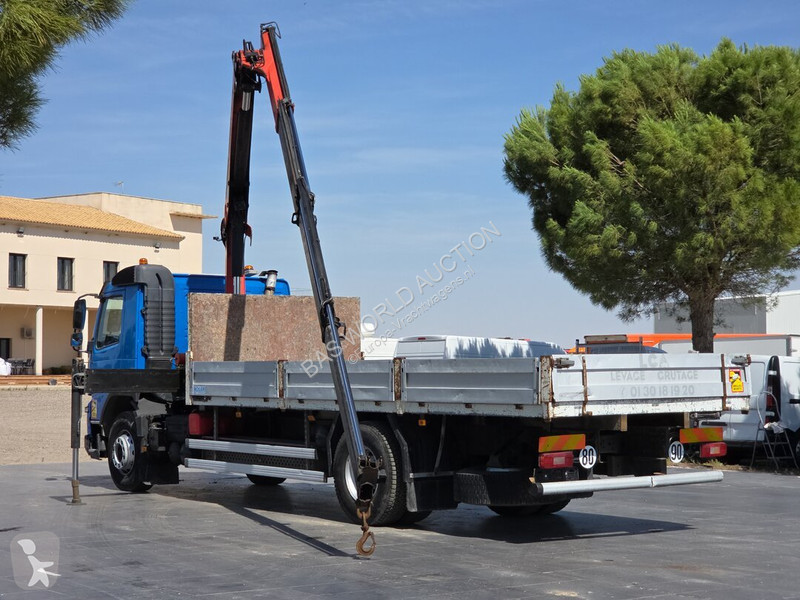 Camião Volvo 330