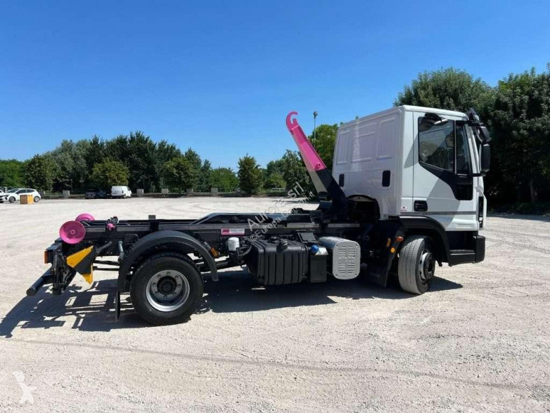 Kamion Iveco 120EL18 SCARRABILE
