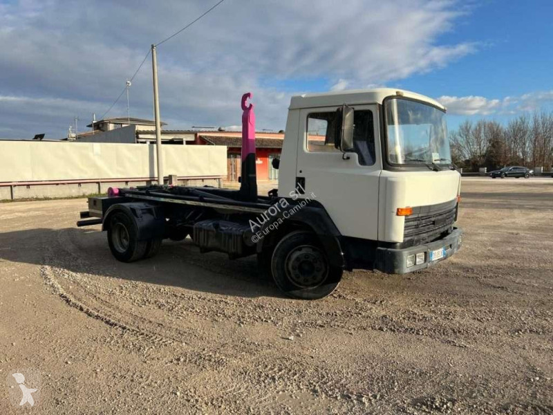 Camion Nissan 130/115 SCARRABILE
