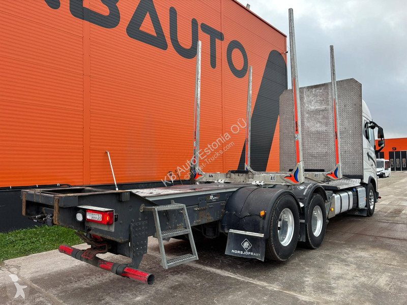 Volvo 650 6x4 HYDRAULICS / TANDEM AXLE LIFT truck