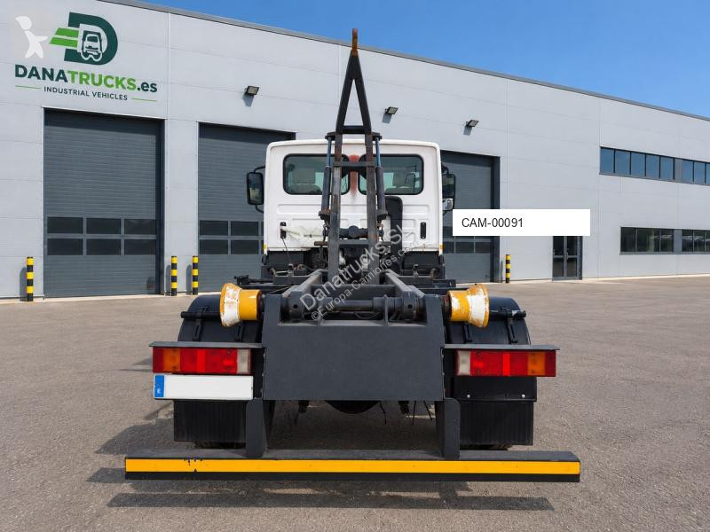 Nissan 5 Tn truck