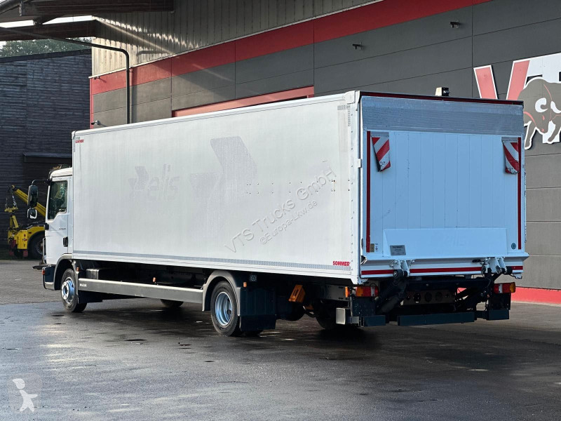 Kamion MAN 10.220 4x2 BL Koffer/LBW/EBA/LGS