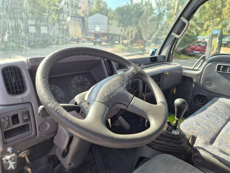 Teherautó Nissan 35.10