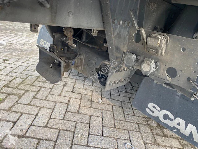 Teherautó Scania 450 N331 6x2 met pluimveeopbouw