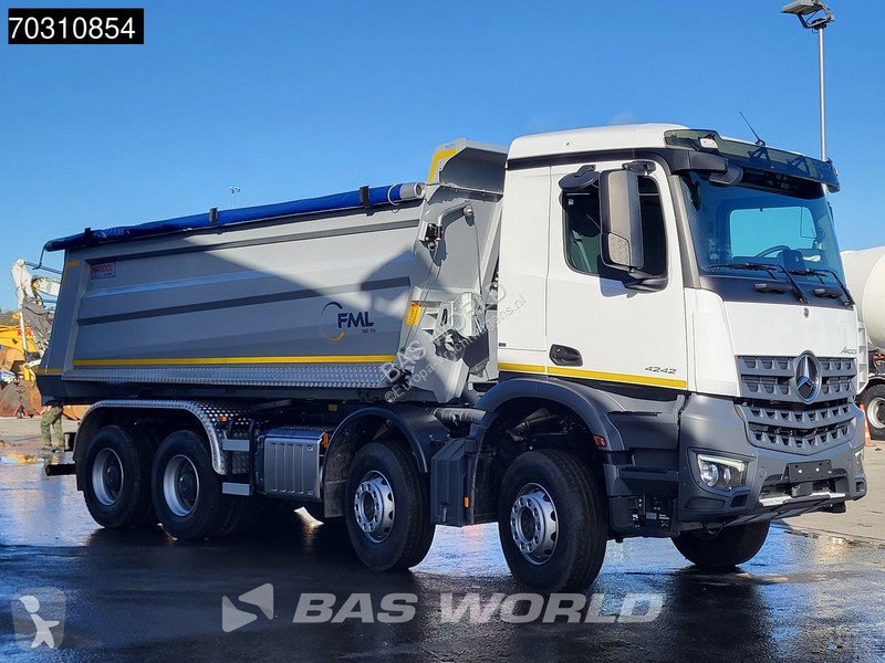 Teherautó Mercedes 4242 8X4 NEW! 20m3 Tipper...