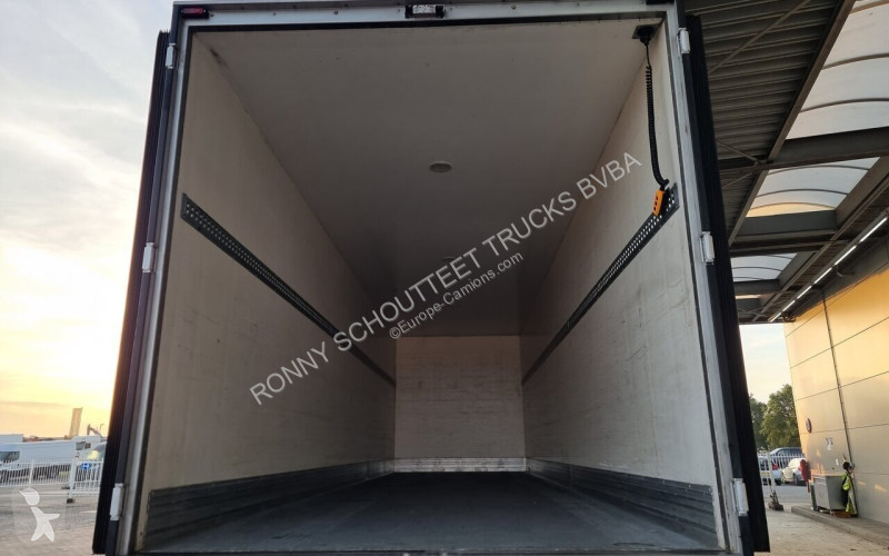 Kamion Mercedes Actros 2532 L 6x2 Actros 2532 L...