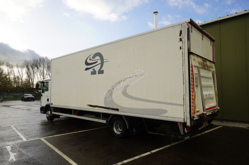 Kamion MAN 12.220 CLOSED BOX EURO 5 D HOLLANDIA
