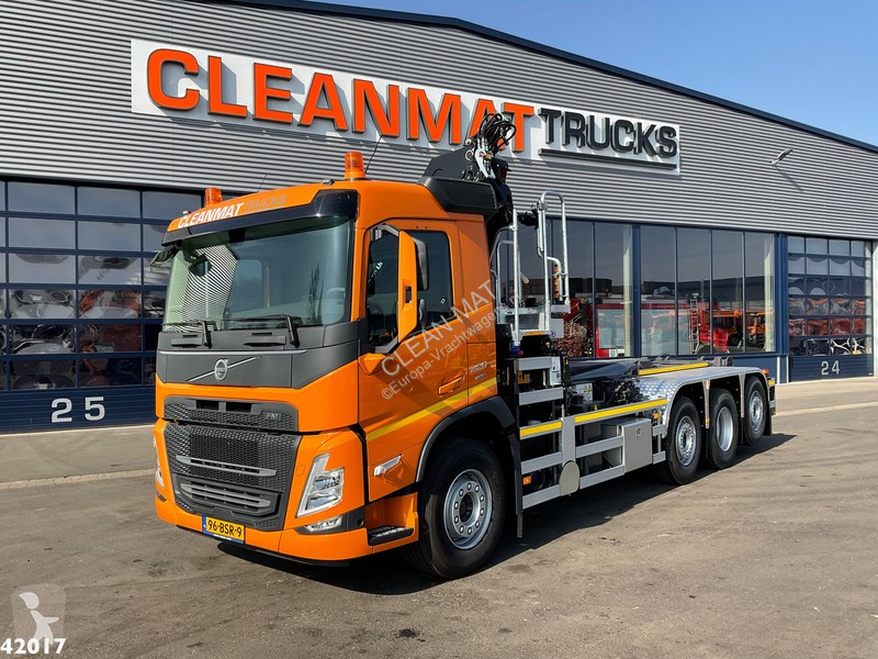 Camion Volvo 420 8x2 HMF 28 Tonmeter laadkraan