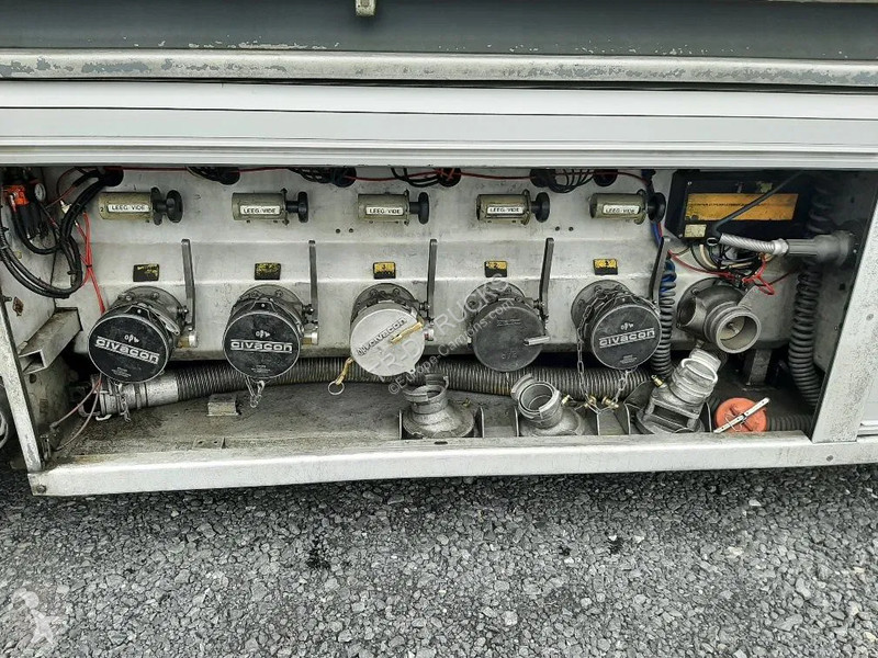 Návěs Stokota FUEL TANK 42000 L - 5 COMPARTMENTS