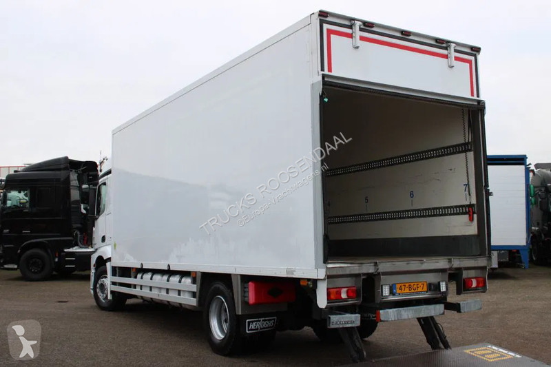 Kamion Mercedes 1927 + EURO 6 + LIFT