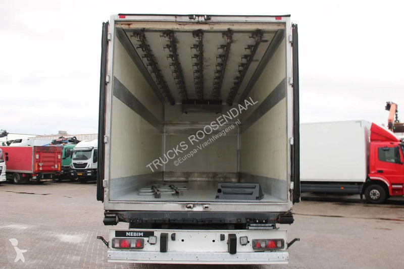 Lastbil Volvo FMX 370 + EURO 5 + CARRIER + meat...