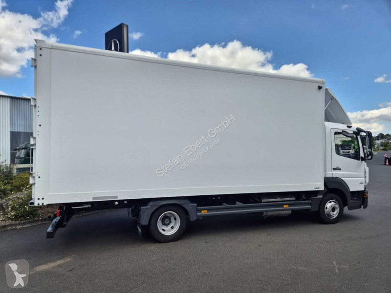 Kamion Mercedes 818 L Koffer, 4 Stück vorhanden