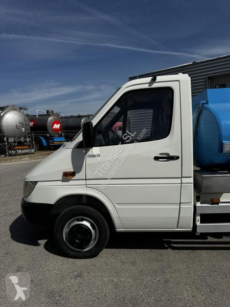 Užitkové vozidlo Mercedes  Citerna para ADBLUE