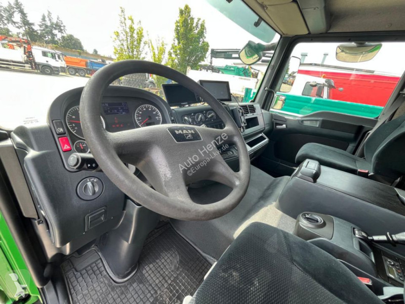 Camion MAN TG-L 12.220 4x2 BL Standardkoffer...
