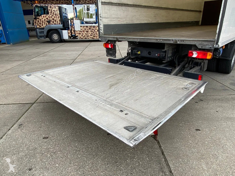 Camion Renault D16.280 / Closed Box / Automatic...