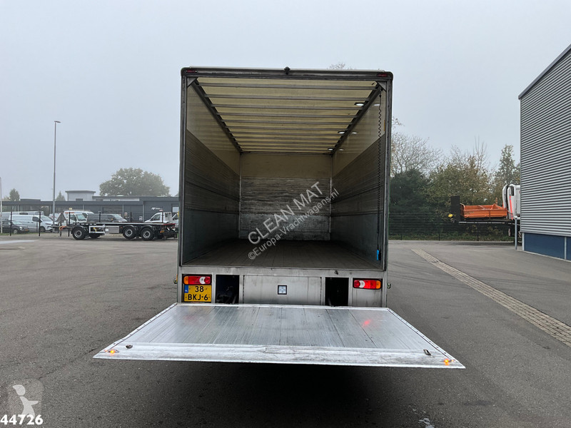 Camion Volvo FL 250 Euro 6 met Dhollandia laadklep