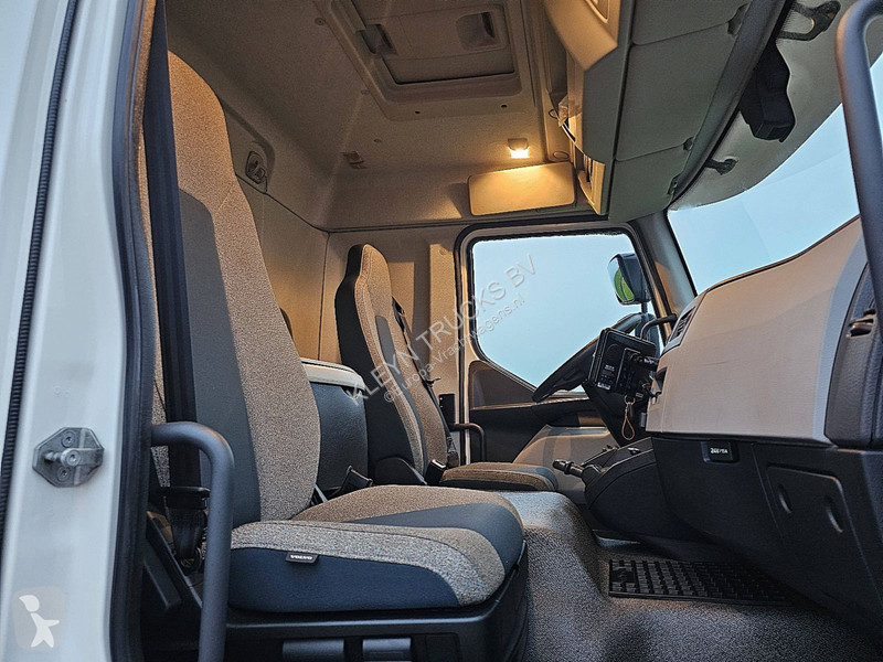 Camion Volvo 210.16 94TKM! LIFT ISO-BOX