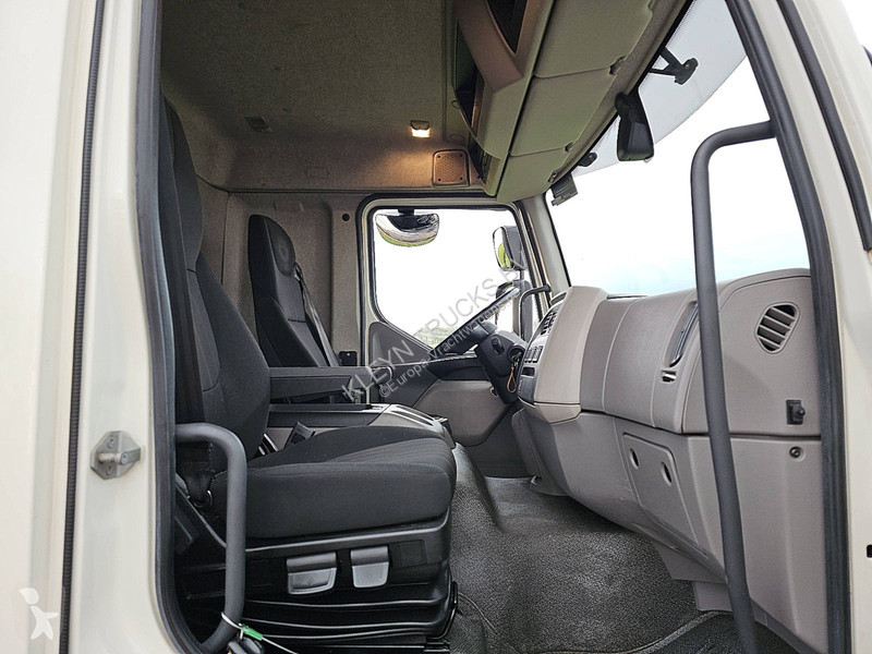 Camión DAF 260 16T AIRCO TAILLIFT