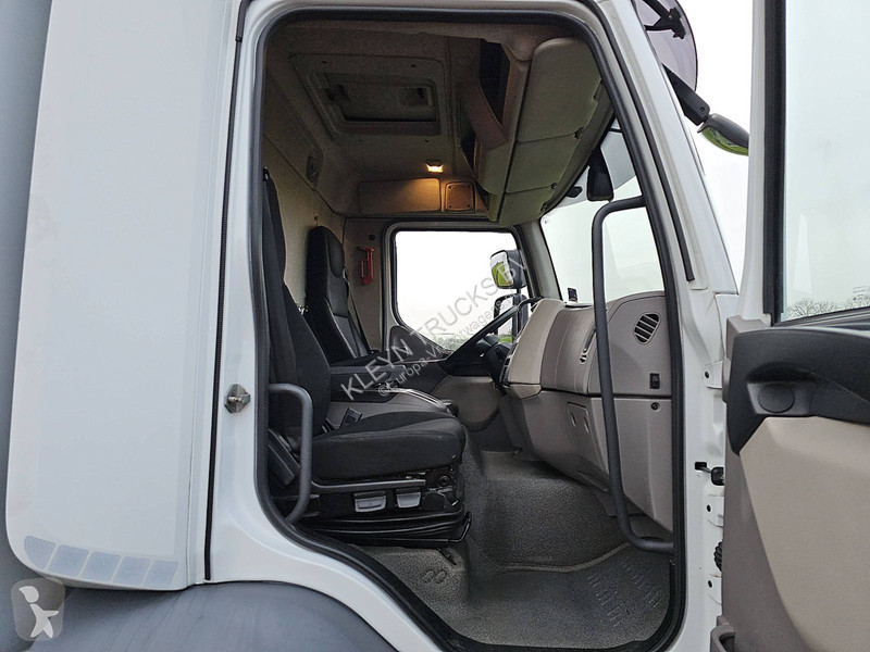 Camion DAF 290 11.9T BOX: 7.8M LIFT
