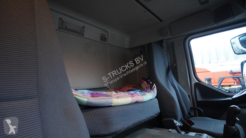 Camion Volvo 280 CLOSED BOX 354.000KM MANUAL...
