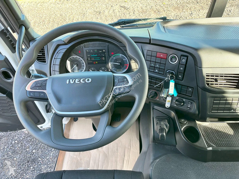 Camión Iveco T-Way AD380T43H AT Fuel Tank Truck...