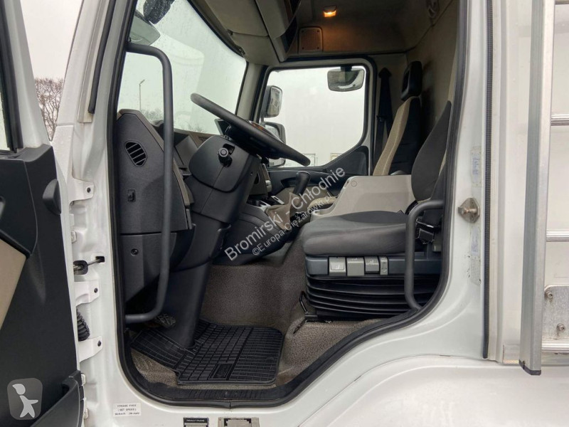 Camion Renault MIDLUM 220 DXI 16 T CARRIER...